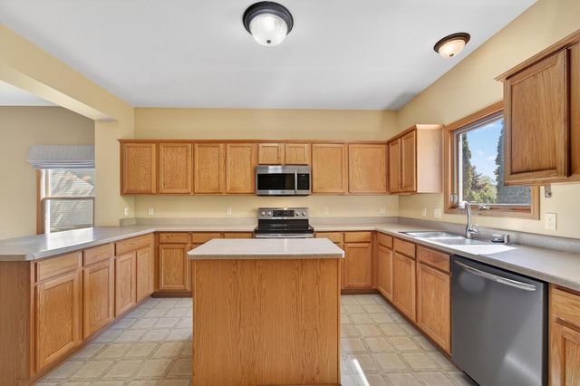 6547 Parkway CIRCLE, Mount Pleasant, WI 53406