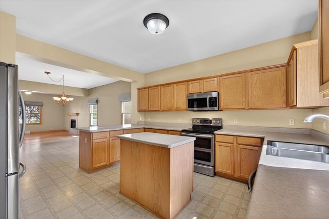 6547 Parkway CIRCLE, Mount Pleasant, WI 53406