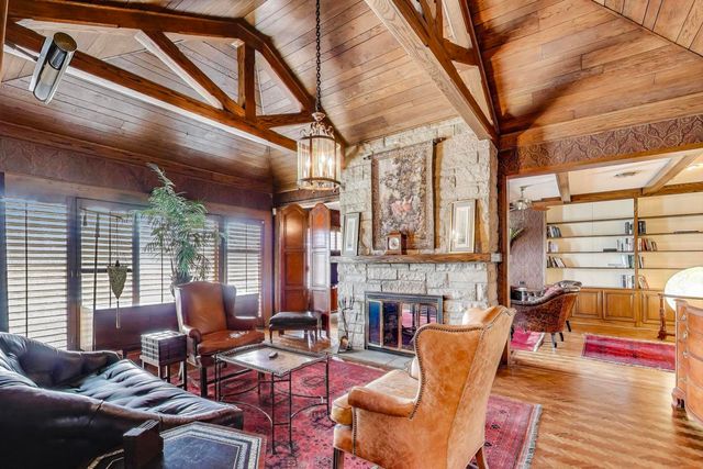 6500 Shady Lane, Burr Ridge, IL 60527