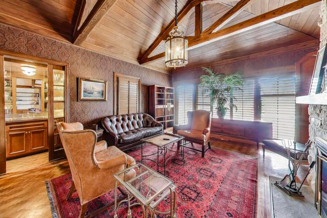 6500 Shady Lane, Burr Ridge, IL 60527