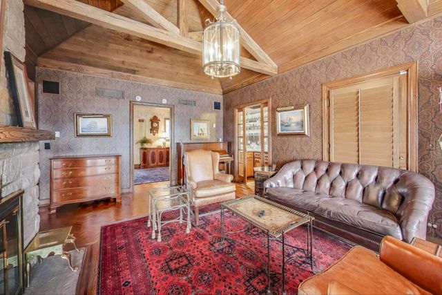 6500 Shady Lane, Burr Ridge, IL 60527