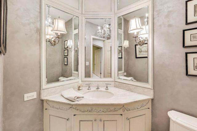 6500 Shady Lane, Burr Ridge, IL 60527