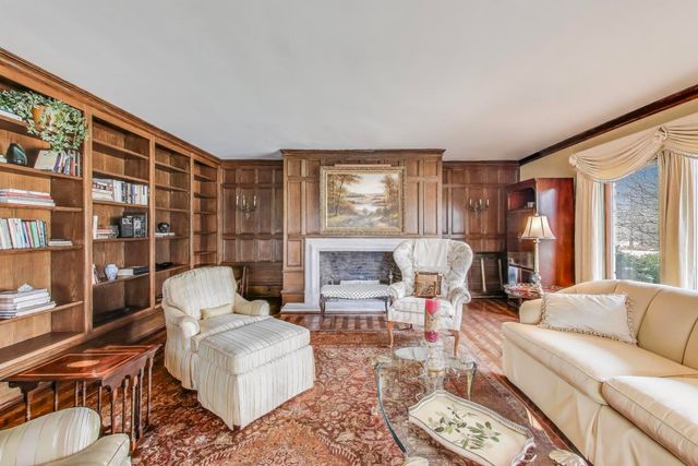 6500 Shady Lane, Burr Ridge, IL 60527