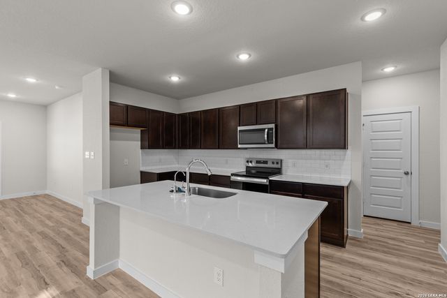 5530 Franklin Hills, Von Ormy, TX 78073