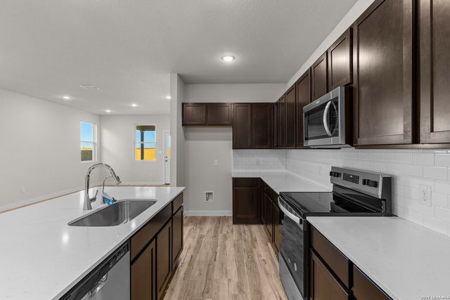 5530 Franklin Hills, Von Ormy, TX 78073