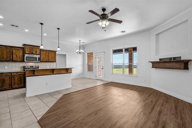 33 SW Bradford Ln, Lawton, OK 73505