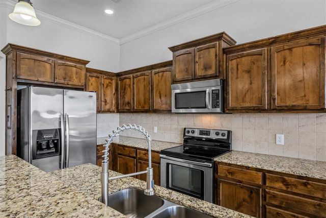 33 SW Bradford Ln, Lawton, OK 73505