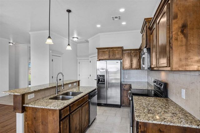 33 SW Bradford Ln, Lawton, OK 73505