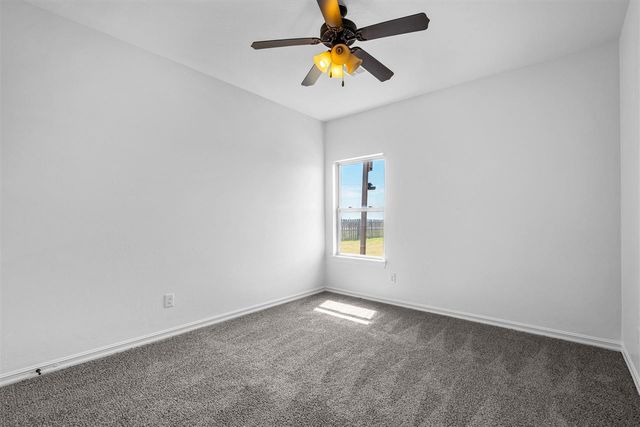 33 SW Bradford Ln, Lawton, OK 73505