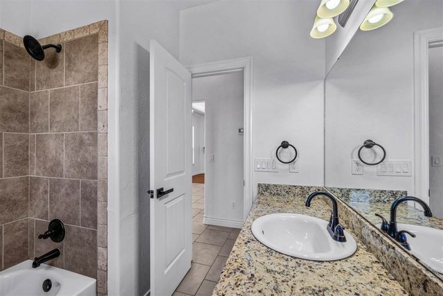 33 SW Bradford Ln, Lawton, OK 73505