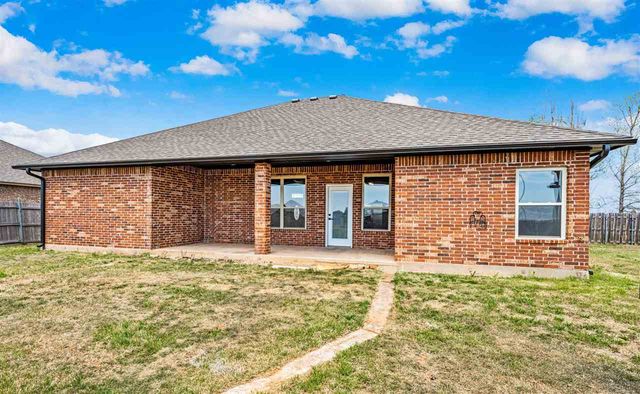 33 SW Bradford Ln, Lawton, OK 73505