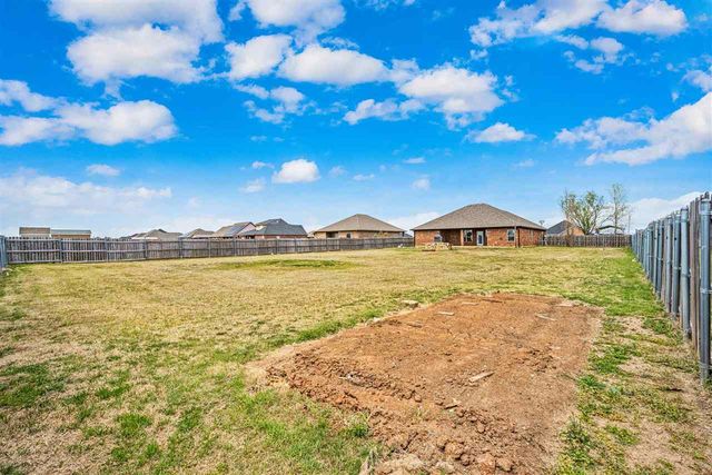 33 SW Bradford Ln, Lawton, OK 73505