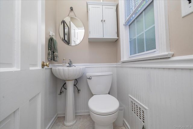 108 Muirfield Road, Rockville Centre, NY 11570