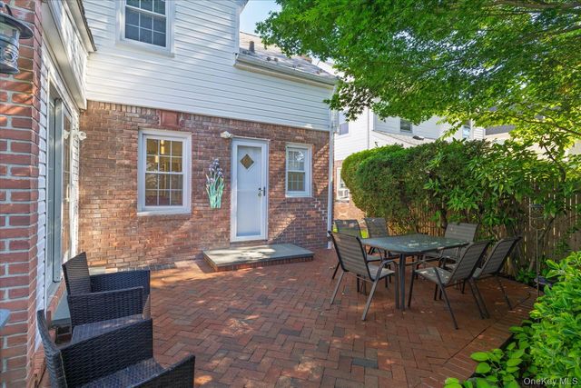 108 Muirfield Road, Rockville Centre, NY 11570