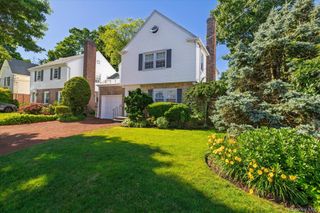 108 Muirfield Road, Rockville Centre, NY 11570