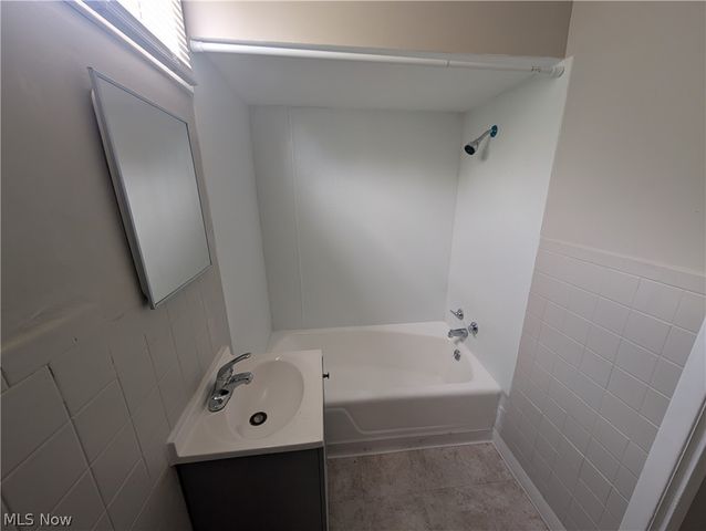7515 Ottawa Road, Cleveland, OH 44105