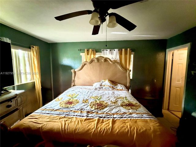 701 NW 176th Ter, Miami Gardens, FL 33169