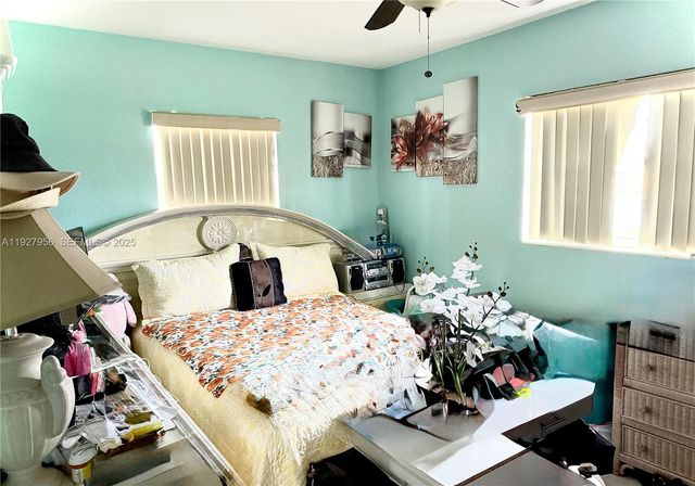 701 NW 176th Ter, Miami Gardens, FL 33169