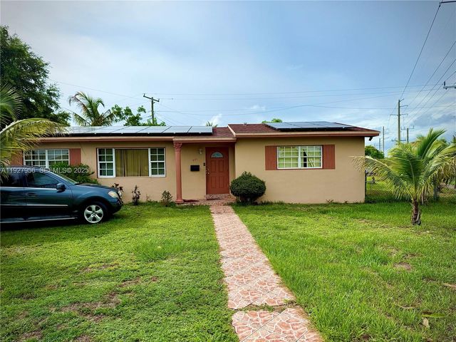 701 NW 176th Ter, Miami Gardens, FL 33169