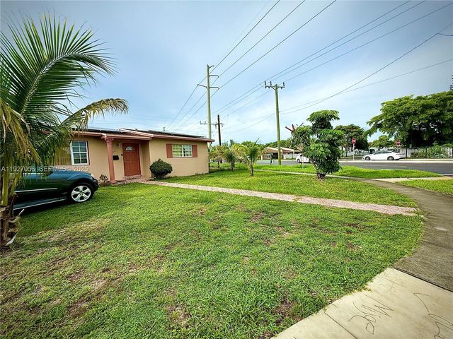 701 NW 176th Ter, Miami Gardens, FL 33169