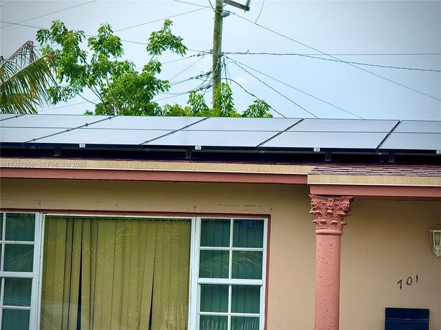 701 NW 176th Ter, Miami Gardens, FL 33169