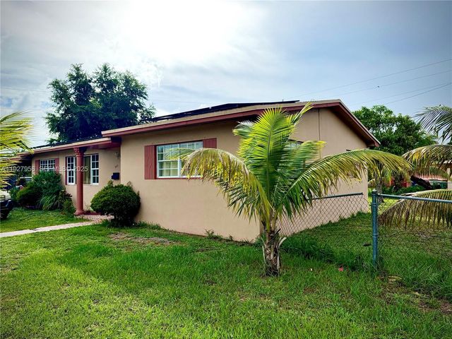 701 NW 176th Ter, Miami Gardens, FL 33169