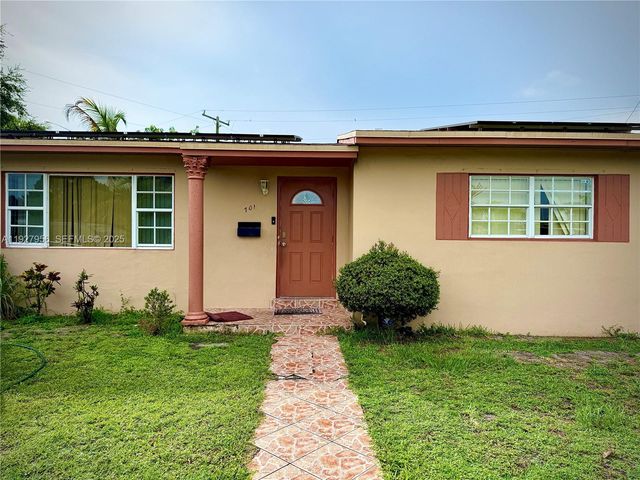 701 NW 176th Ter, Miami Gardens, FL 33169