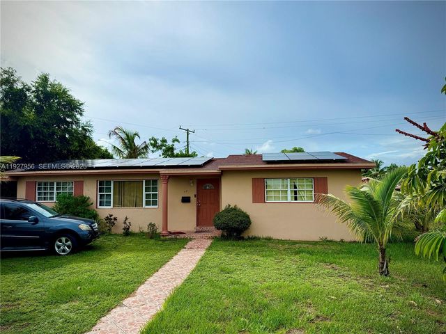 701 NW 176th Ter, Miami Gardens, FL 33169