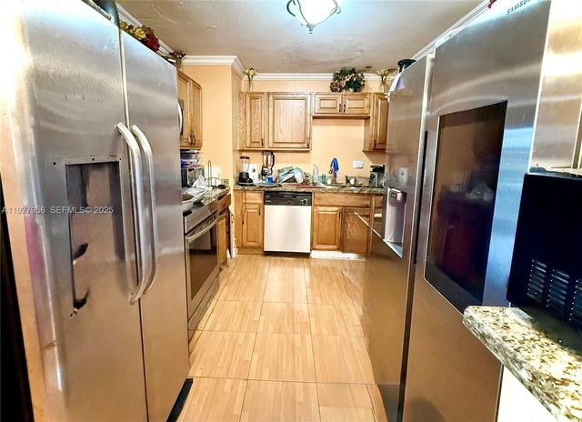 701 NW 176th Ter, Miami Gardens, FL 33169