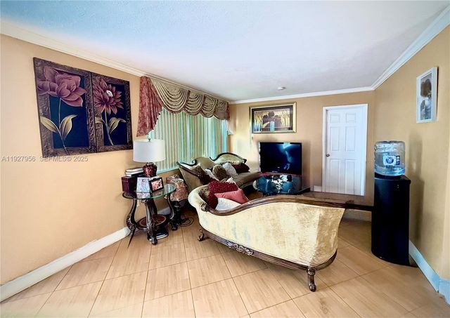 701 NW 176th Ter, Miami Gardens, FL 33169