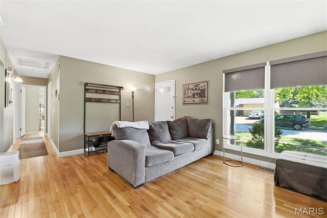 1901 Croftdale Drive, Florissant, MO 63031