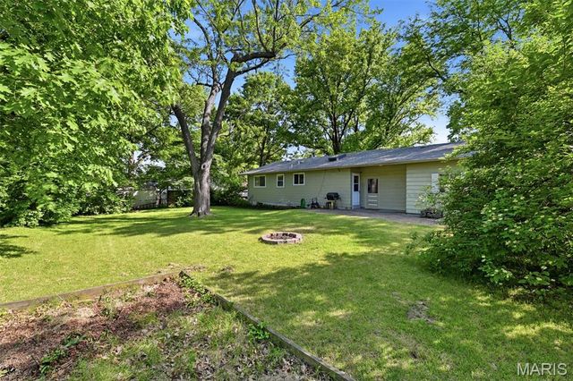 1901 Croftdale Drive, Florissant, MO 63031