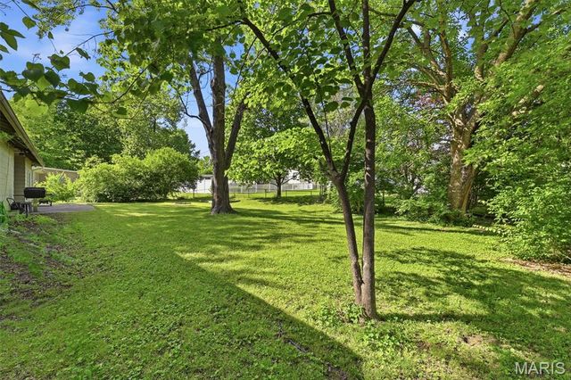 1901 Croftdale Drive, Florissant, MO 63031