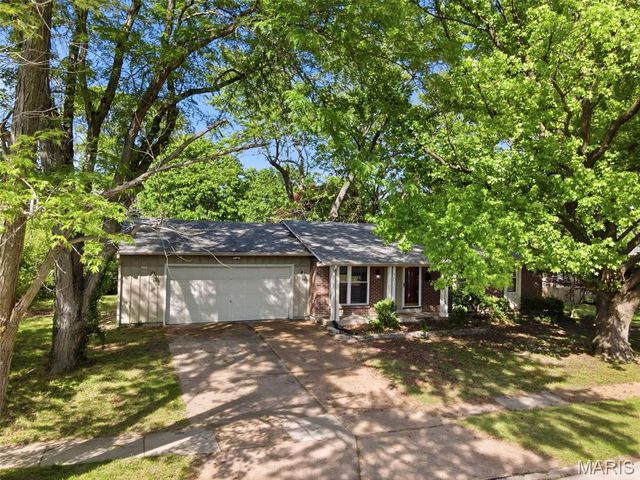 1901 Croftdale Drive, Florissant, MO 63031