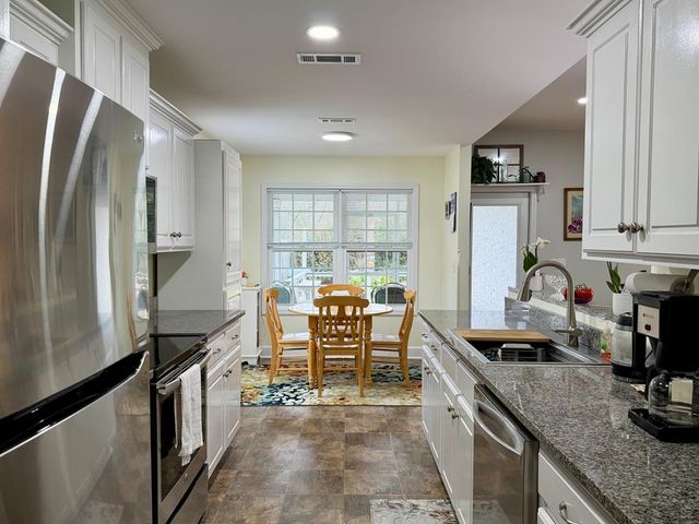 204 Thistlewood Drive, Dothan, AL 36301