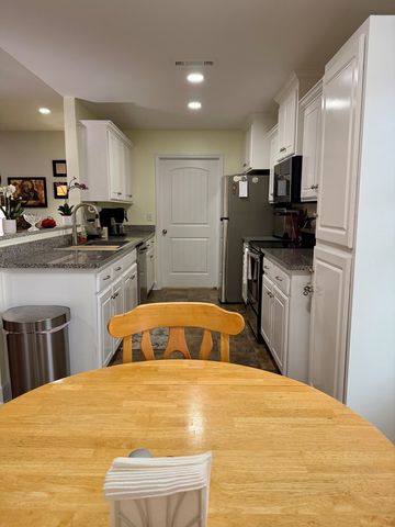 204 Thistlewood Drive, Dothan, AL 36301