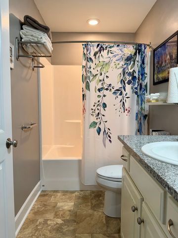 204 Thistlewood Drive, Dothan, AL 36301