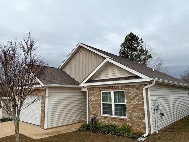 204 Thistlewood Drive, Dothan, AL 36301