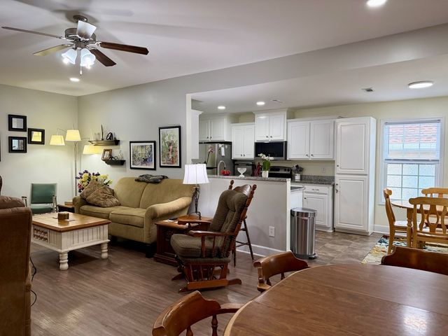 204 Thistlewood Drive, Dothan, AL 36301