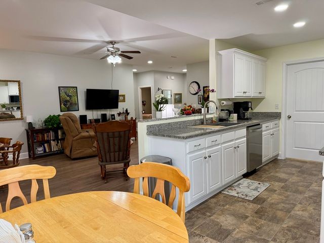 204 Thistlewood Drive, Dothan, AL 36301