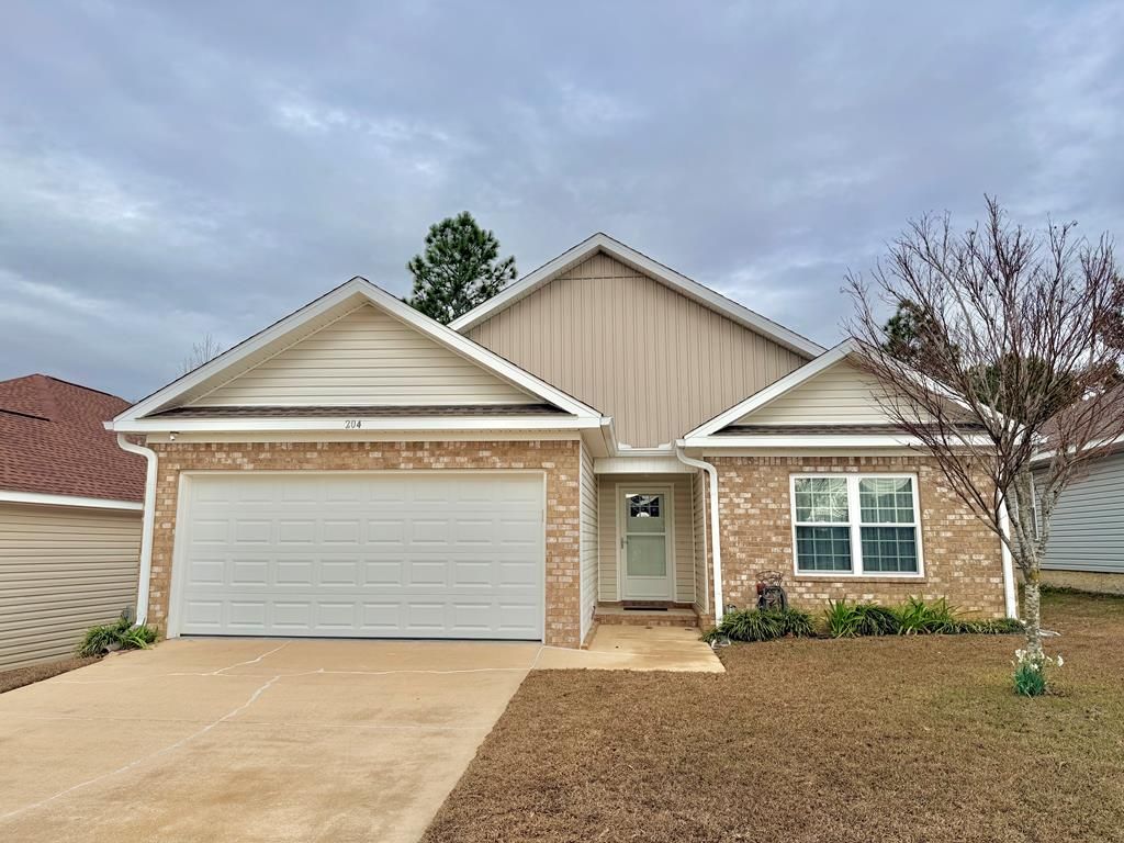 204 Thistlewood Drive, Dothan, AL 36301