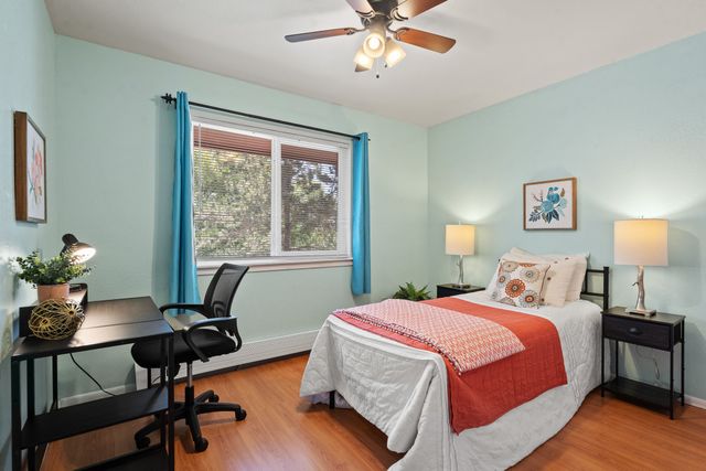 1984 Camino Manzana, Los Alamos, NM 87544