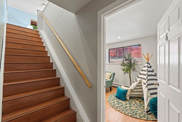 1984 Camino Manzana, Los Alamos, NM 87544