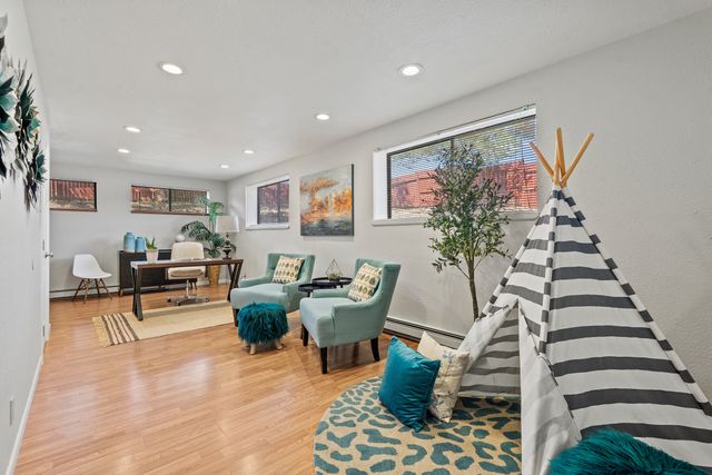 1984 Camino Manzana, Los Alamos, NM 87544