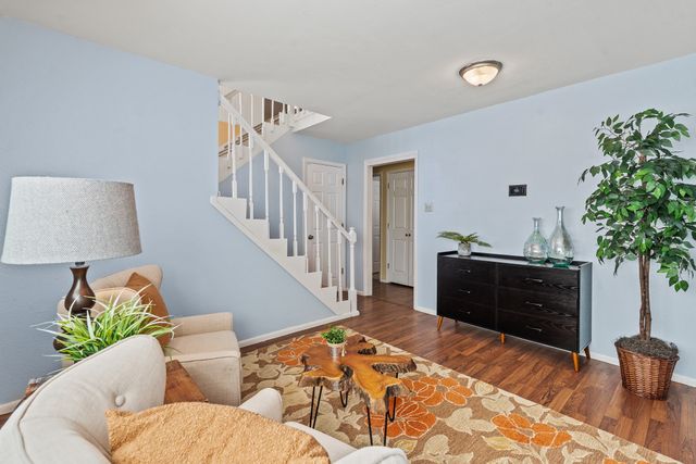 1984 Camino Manzana, Los Alamos, NM 87544