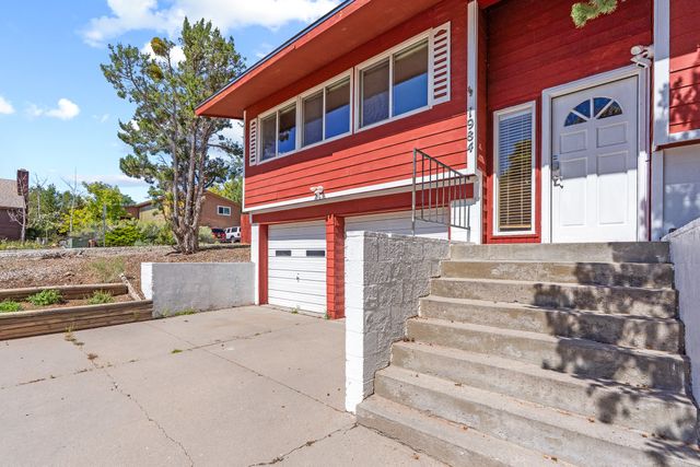 1984 Camino Manzana, Los Alamos, NM 87544