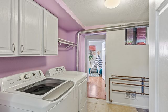 1984 Camino Manzana, Los Alamos, NM 87544