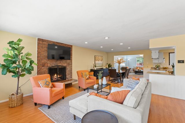 1984 Camino Manzana, Los Alamos, NM 87544