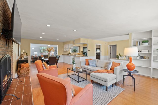 1984 Camino Manzana, Los Alamos, NM 87544