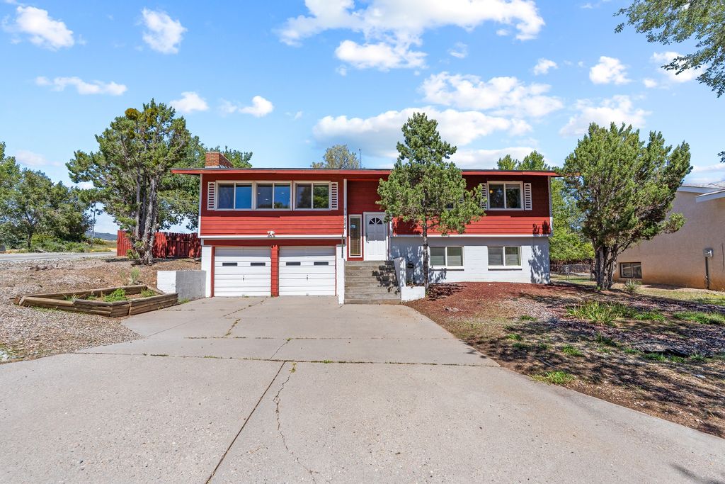 1984 Camino Manzana, Los Alamos, NM 87544